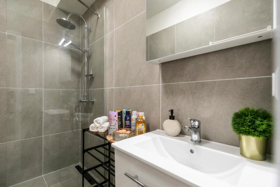 Alure Residences 2 & 24H Self Check-In, Parking In The Garage In The Apartment Building Included, New Building, Terrace, Green Location With A Forest Park With A Lake, Children'S Playground بانْشكا بيشتريتْسا المظهر الخارجي الصورة