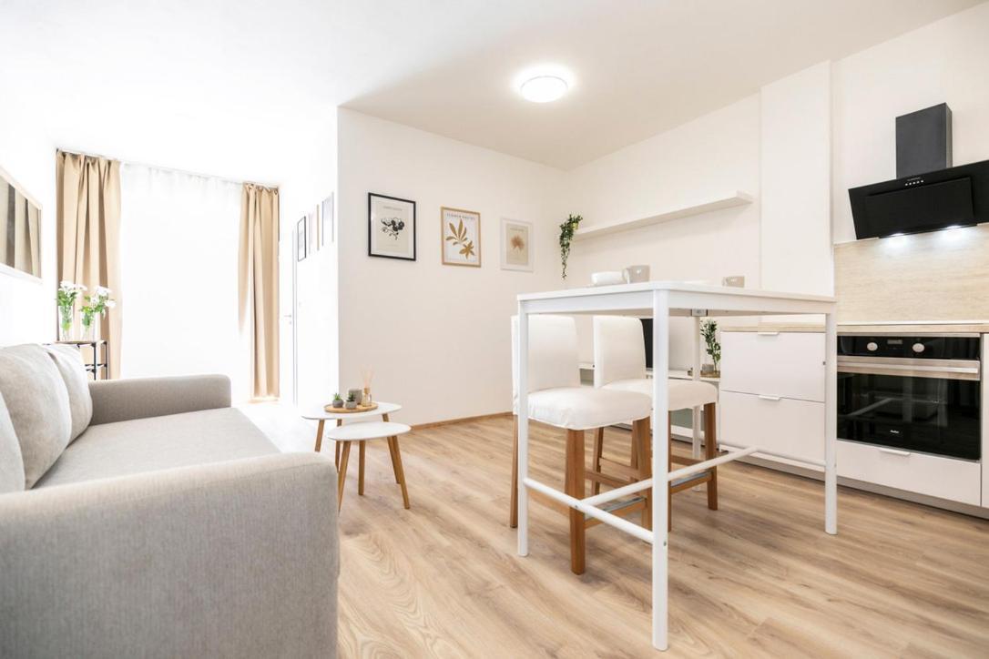 Alure Residences 2 & 24H Self Check-In, Parking In The Garage In The Apartment Building Included, New Building, Terrace, Green Location With A Forest Park With A Lake, Children'S Playground بانْشكا بيشتريتْسا المظهر الخارجي الصورة