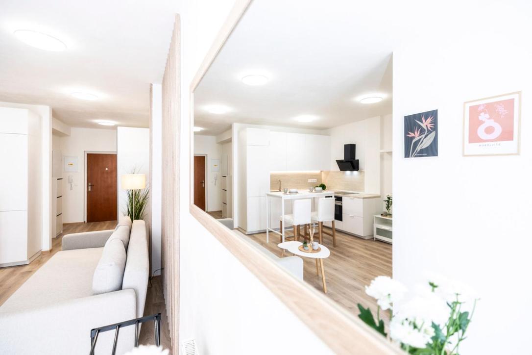 Alure Residences 2 & 24H Self Check-In, Parking In The Garage In The Apartment Building Included, New Building, Terrace, Green Location With A Forest Park With A Lake, Children'S Playground بانْشكا بيشتريتْسا المظهر الخارجي الصورة