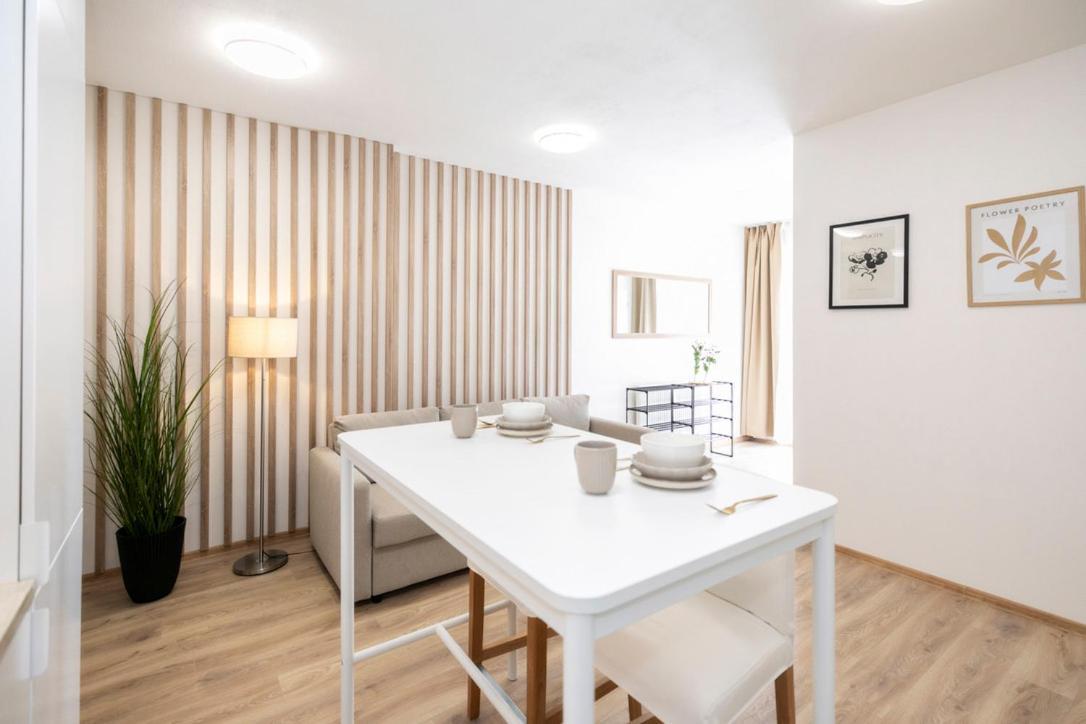 Alure Residences 2 & 24H Self Check-In, Parking In The Garage In The Apartment Building Included, New Building, Terrace, Green Location With A Forest Park With A Lake, Children'S Playground بانْشكا بيشتريتْسا المظهر الخارجي الصورة
